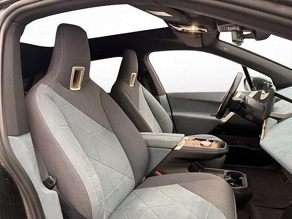 BMW iX 25 of 30