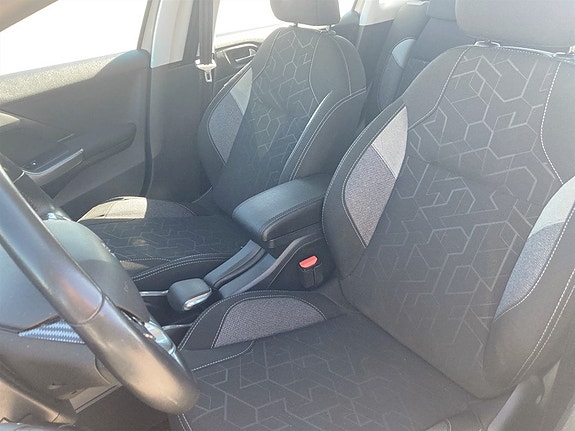 Peugeot 2008 4 of 15