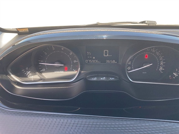 Peugeot 2008 8 of 15