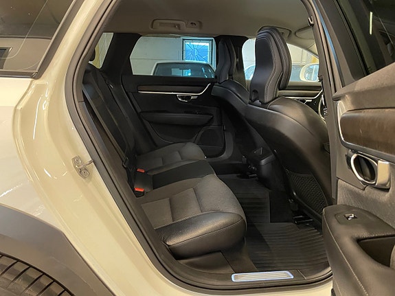 Volvo V90 Cross Country 14 of 24