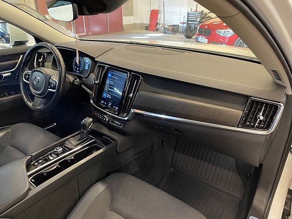 Volvo V90 Cross Country 13 of 24