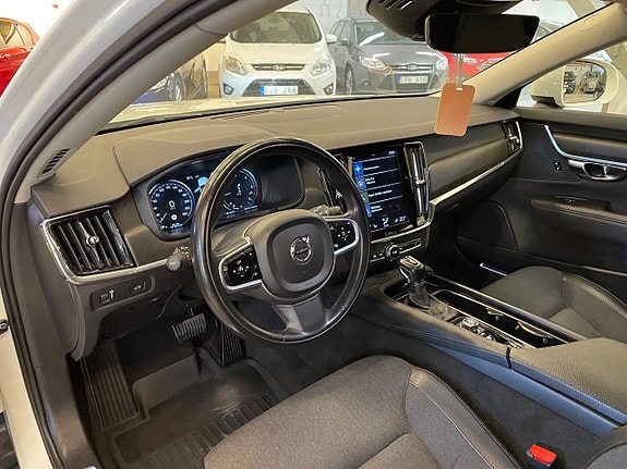 Volvo V90 Cross Country 10 of 24