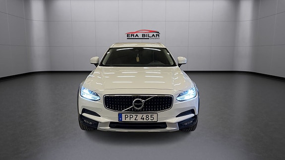 Volvo V90 Cross Country 2 of 24