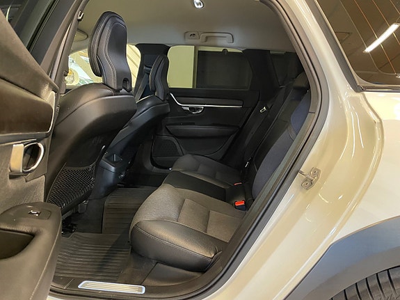 Volvo V90 Cross Country 12 of 24