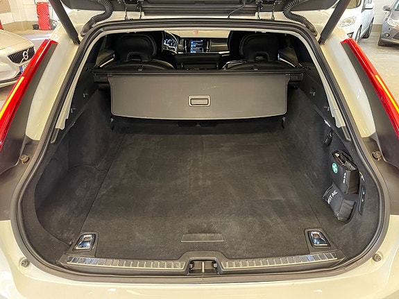 Volvo V90 Cross Country 8 of 24