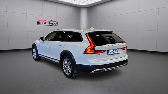 Volvo V90 Cross Country 4 of 24