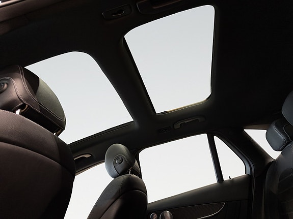 Mercedes-Benz GLC300 e 19 of 26