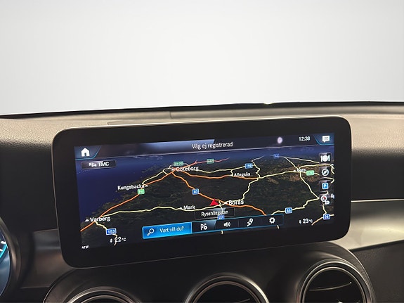 Mercedes-Benz GLC300 e 15 of 26