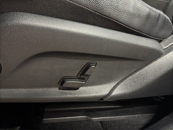 Mercedes-Benz GLC300 e 20 of 26
