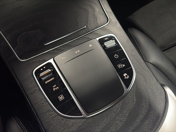 Mercedes-Benz GLC300 e 18 of 26