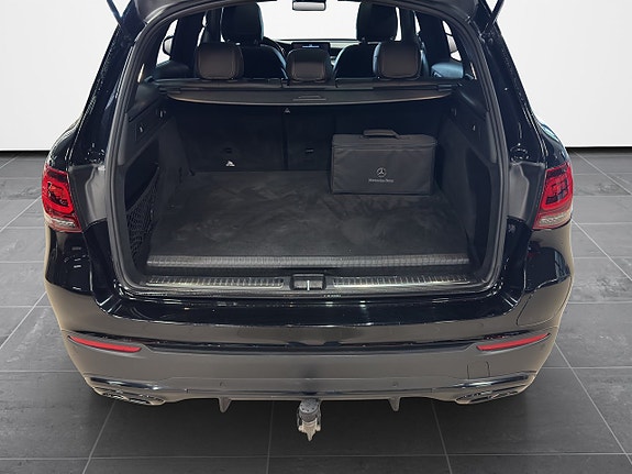 Mercedes-Benz GLC300 e 23 of 26