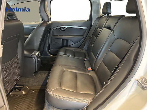 Volvo XC70 11 of 19