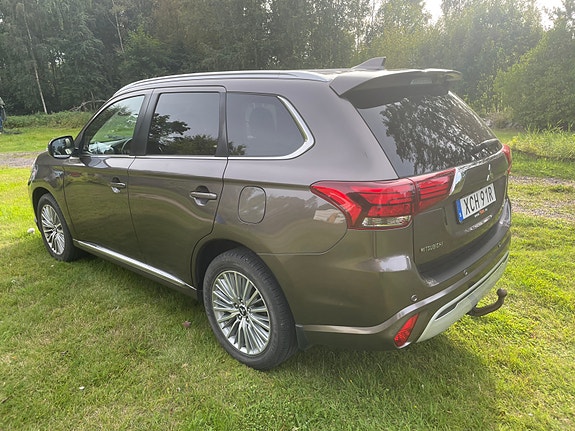 Mitsubishi Outlander 2 of 3