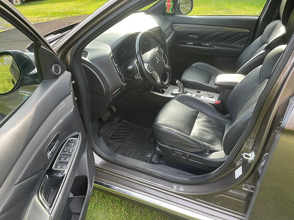 Mitsubishi Outlander 3 of 3