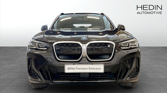 BMW iX3 8 of 11