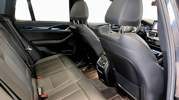 BMW iX3 5 of 11