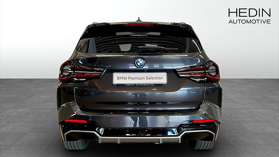 BMW iX3 7 of 11