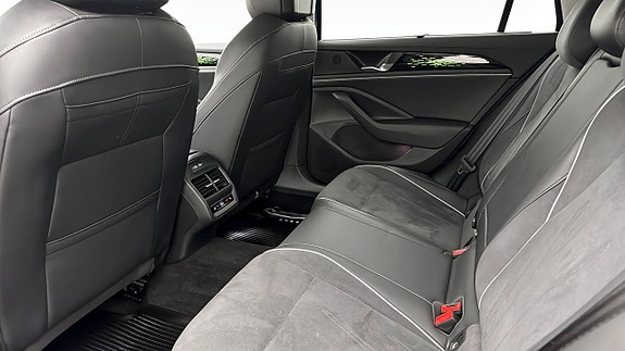 Volkswagen Passat 11 of 20
