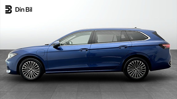 Volkswagen Passat 2 of 20