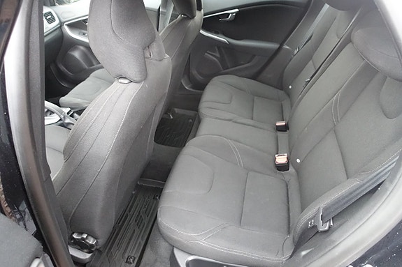 Volvo V40 9 of 28