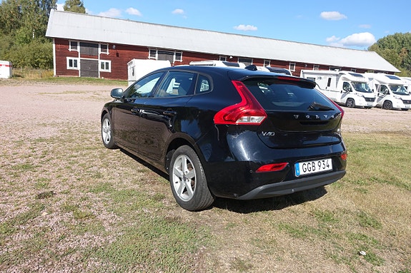 Volvo V40 18 of 28