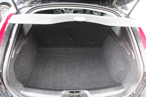 Volvo V40 14 of 28
