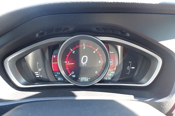 Volvo V40 12 of 28