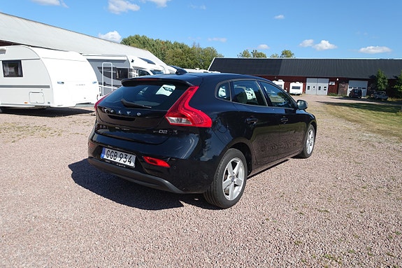 Volvo V40 15 of 28