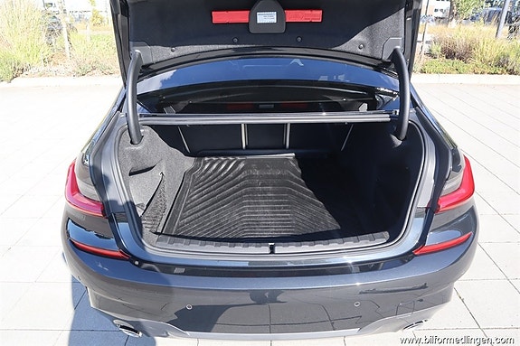 BMW 330i 7 of 24