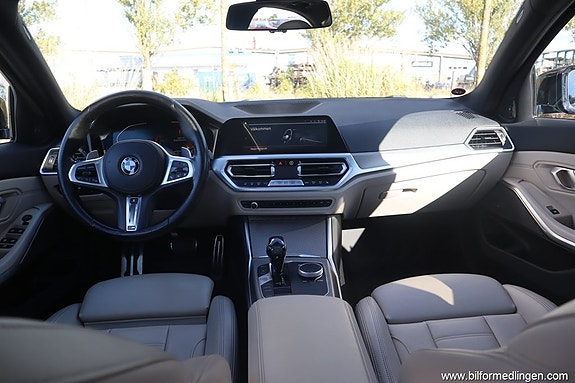 BMW 330i 13 of 24
