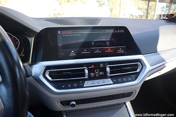 BMW 330i 17 of 24