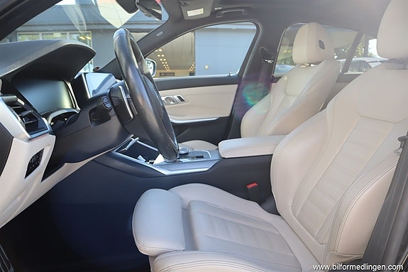 BMW 330i 10 of 24