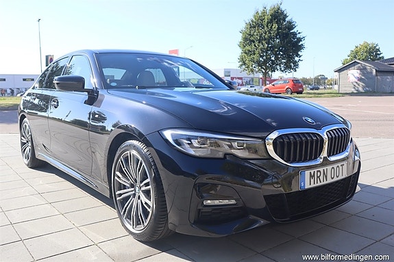 BMW 330i 3 of 24
