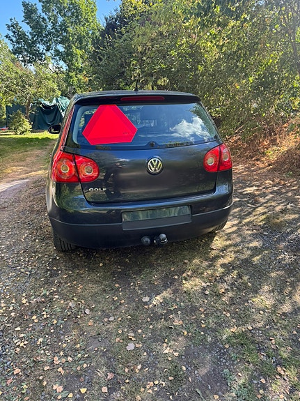 Volkswagen Golf V 2 of 7