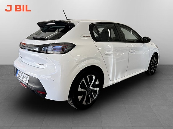 Peugeot 208 3 of 15