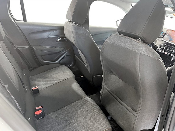 Peugeot 208 12 of 15