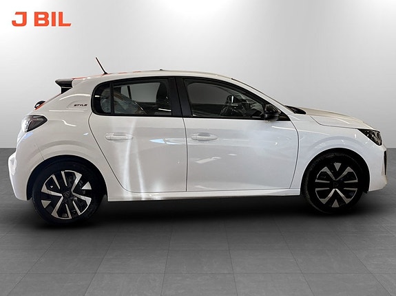 Peugeot 208 13 of 15