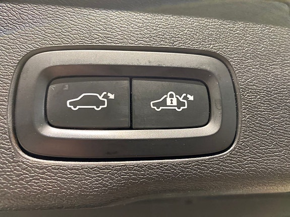 Volvo XC60 8 of 24