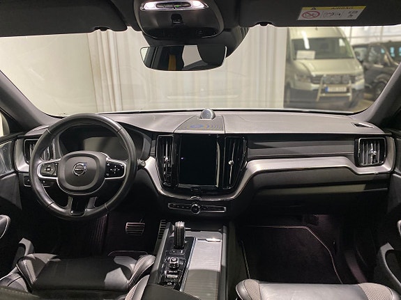 Volvo XC60 2 of 24
