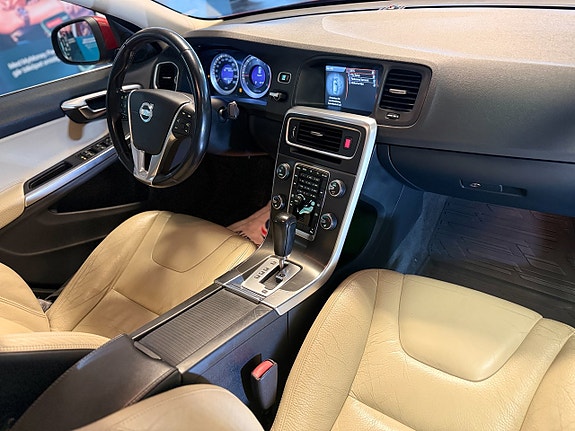Volvo S60 10 of 16