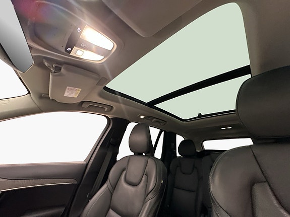 Volvo XC90 17 of 30