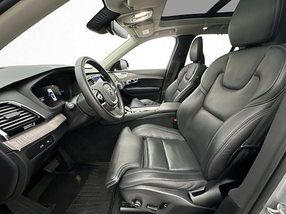 Volvo XC90 12 of 30