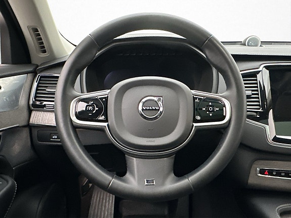 Volvo XC90 11 of 30
