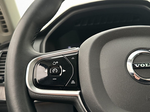 Volvo XC90 24 of 30
