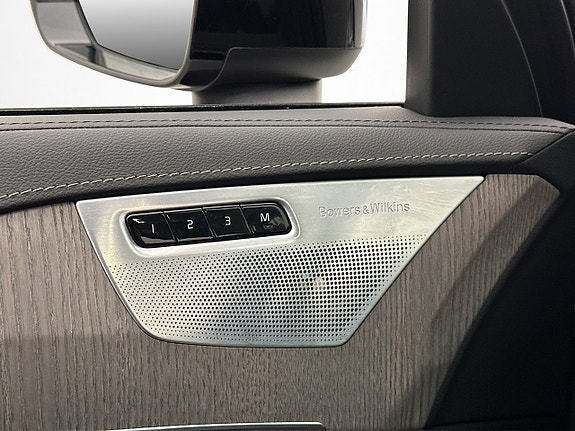 Volvo XC90 18 of 30