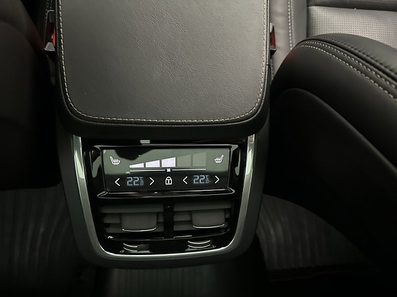 Volvo XC90 15 of 30