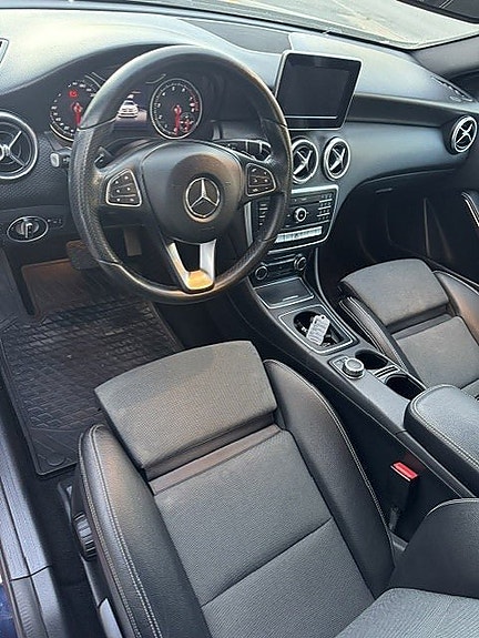 Mercedes-Benz A180 4 of 8
