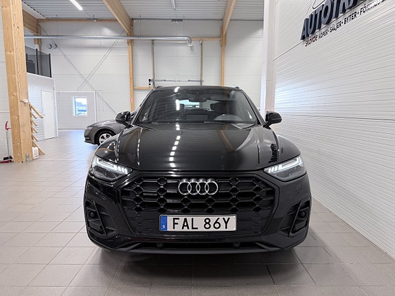Audi Q5 2 of 23