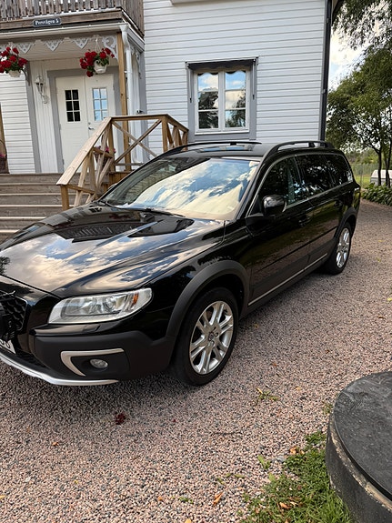 Volvo XC70 2 of 3