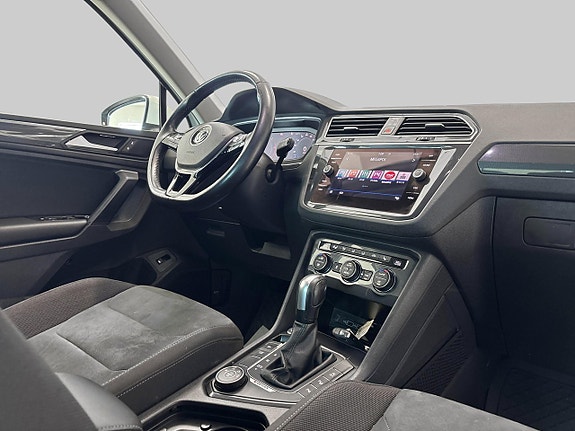 Volkswagen Tiguan 16 of 27
